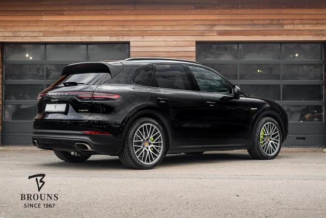 Porsche CAYENNE 3.0 E-Hybrid *RearSeatEntert-Nachtzicht-HUD-ACC-PDCC-el. Trekh