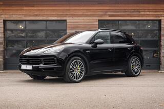 porsche-cayenne-3.0-e-hybrid-*rears