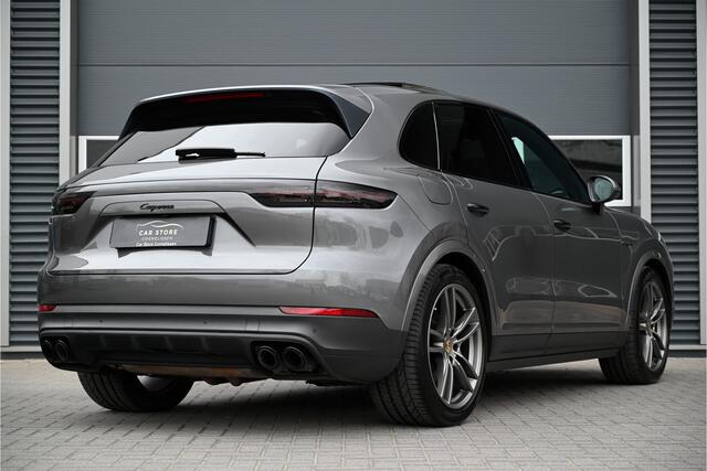 Porsche CAYENNE 3.0 E-Hybrid 462 PK / PANO / SPORTUITLAAT / CARBON / SPORTCHRONO / HUD / ACC / BOSE / SOFTCLOSE