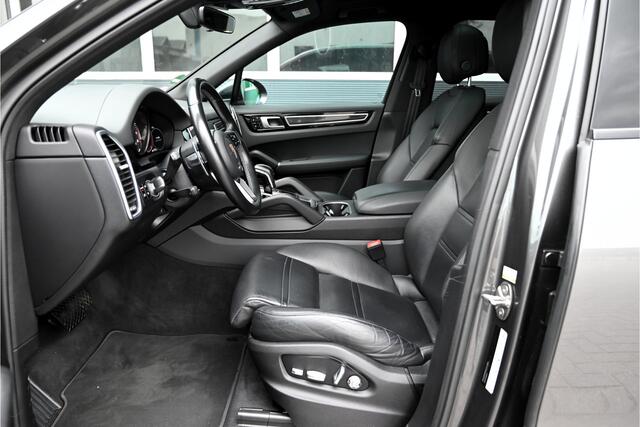 Porsche CAYENNE 3.0 E-Hybrid 462 PK / PANO / SPORTUITLAAT / CARBON / SPORTCHRONO / HUD / ACC / BOSE / SOFTCLOSE
