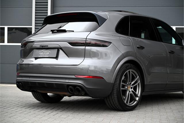Porsche CAYENNE 3.0 E-Hybrid 462 PK / PANO / SPORTUITLAAT / CARBON / SPORTCHRONO / HUD / ACC / BOSE / SOFTCLOSE
