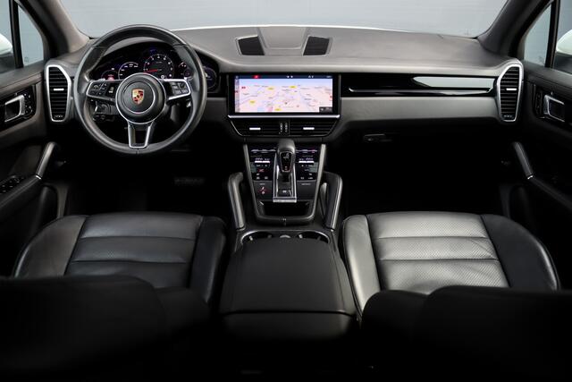Porsche CAYENNE 3.0 V6 Aut8 | Luchtvering | Panoramadak | Camera | Memory | Trekhaak | Porsche Dynamic Light Systeem | Stoelverwarming V+A | Rijassistentiesysteem Rijstrookwissel |
