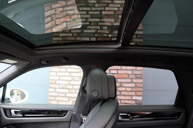 Porsche CAYENNE 3.0 V6 Aut8 | Luchtvering | Panoramadak | Camera | Memory | Trekhaak | Porsche Dynamic Light Systeem | Stoelverwarming V+A | Rijassistentiesysteem Rijstrookwissel |