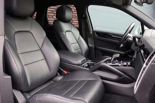 Porsche CAYENNE 3.0 V6 Aut8 | Luchtvering | Panoramadak | Camera | Memory | Trekhaak | Porsche Dynamic Light Systeem | Stoelverwarming V+A | Rijassistentiesysteem Rijstrookwissel |