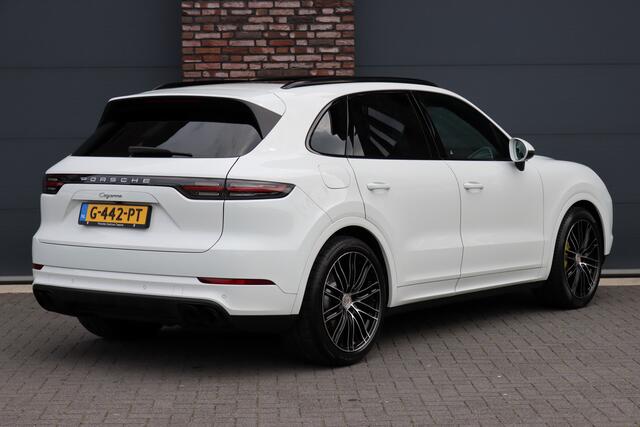 Porsche CAYENNE 3.0 V6 Aut8 | Luchtvering | Panoramadak | Camera | Memory | Trekhaak | Porsche Dynamic Light Systeem | Stoelverwarming V+A | Rijassistentiesysteem Rijstrookwissel |