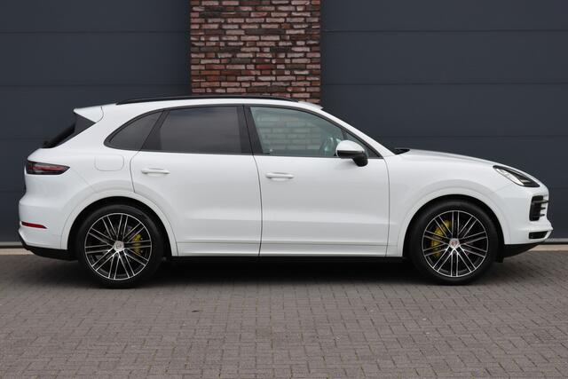 Porsche CAYENNE 3.0 V6 Aut8 | Luchtvering | Panoramadak | Camera | Memory | Trekhaak | Porsche Dynamic Light Systeem | Stoelverwarming V+A | Rijassistentiesysteem Rijstrookwissel |