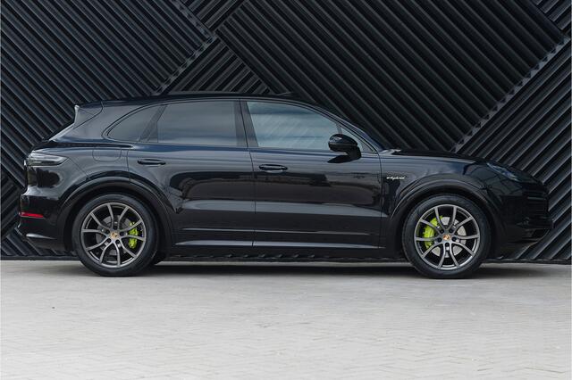 Porsche CAYENNE 3.0 E-Hybrid 462pk ACC Pano PDLS+ GTS Stoelvent. Sport Chrono Alcant.Hemel Luchtv.
