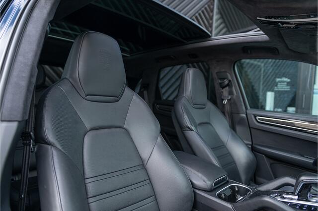 Porsche CAYENNE 3.0 E-Hybrid 462pk ACC Pano PDLS+ GTS Stoelvent. Sport Chrono Alcant.Hemel Luchtv.