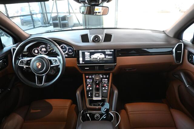 Porsche CAYENNE 3.0 E-Hybrid Panoramadak Adaptieve cruise Luchtvering Soft close 22" inch Org NL Inruil Mogelijk!