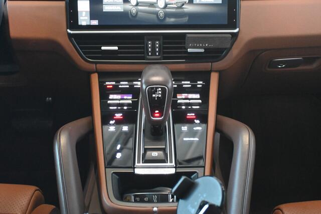 Porsche CAYENNE 3.0 E-Hybrid Panoramadak Adaptieve cruise Luchtvering Soft close 22" inch Org NL Inruil Mogelijk!