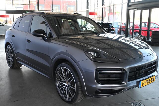 Porsche CAYENNE 3.0 E-Hybrid Panoramadak Adaptieve cruise Luchtvering Soft close 22" inch Org NL Inruil Mogelijk!