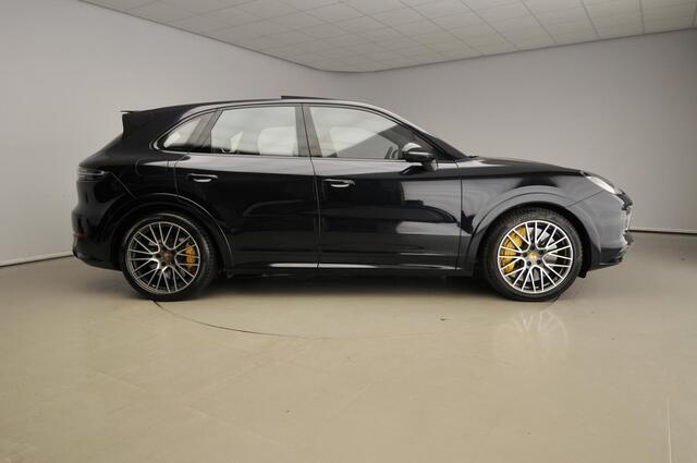 Porsche CAYENNE Turbo S E-Hybrid | SportDesign Carbon | Keramisch | Sportuitlaat | Panorama | Burmester 3D