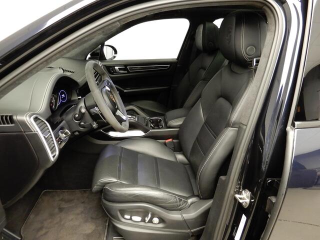 Porsche CAYENNE Turbo S E-Hybrid | SportDesign Carbon | Keramisch | Sportuitlaat | Panorama | Burmester 3D