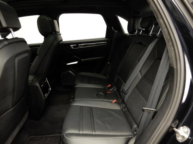 Porsche CAYENNE Turbo S E-Hybrid | SportDesign Carbon | Keramisch | Sportuitlaat | Panorama | Burmester 3D