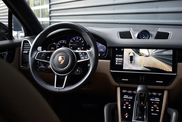 Porsche CAYENNE Coupé 3.0 E-Hybrid 462pk Sport Design | Panoramadak | Matrix PDLS+ | 22'' Velgen | Stoelventilatie | Bose | Achterasbesturing | Orig. NL |