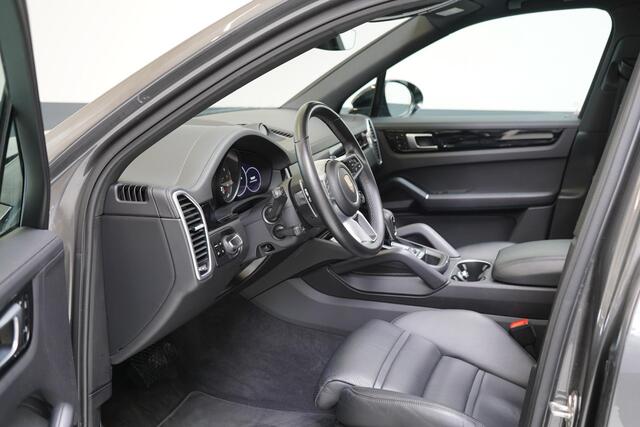 Porsche CAYENNE 3.0 E-Hybrid 462pk | Akrapovic | Panoramadak | 360 camera | Leder | Bose | Trekhaak | Head-Up