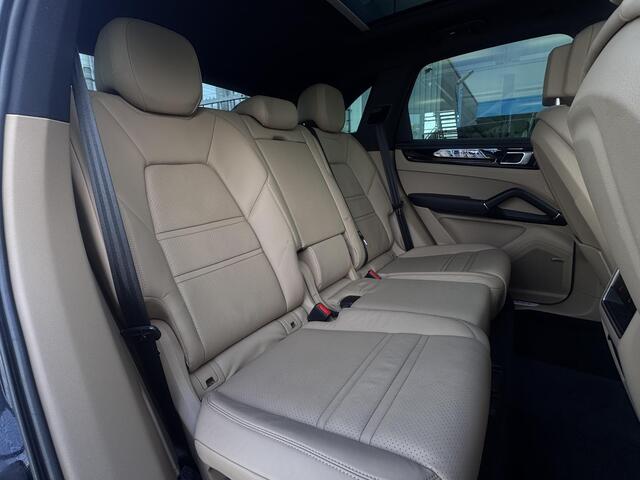 Porsche CAYENNE 3.0 E-Hybrid 4Wiel sturing | 1e Eigenaar | Sport Chrono | Head-Up