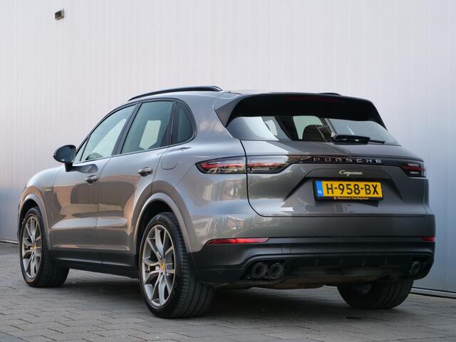 Porsche CAYENNE 3.0 E-Hybrid 470pk AUTOMAAT Trekhaak / Sportstoelen / Leder / Camera / Luchtvering