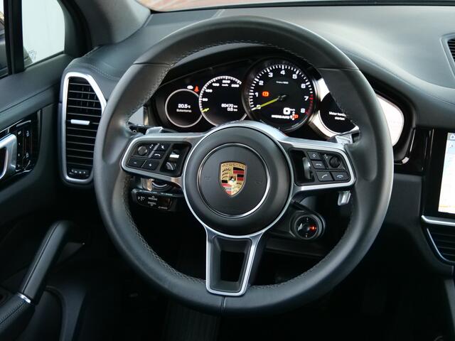 Porsche CAYENNE 3.0 E-Hybrid 470pk AUTOMAAT Trekhaak / Sportstoelen / Leder / Camera / Luchtvering
