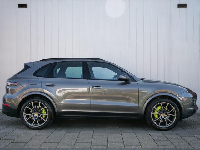 Porsche CAYENNE 3.0 E-Hybrid 470pk AUTOMAAT Trekhaak / Sportstoelen / Leder / Camera / Luchtvering