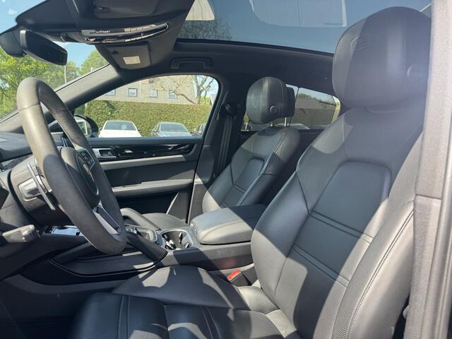 Porsche CAYENNE Coupé 3.0 / Trekhaak / Panoramadak / Camera / Luchtvering / 22'' / Bose / Stoelventilatie / Sportchrono / Stoelverwarming / DAB / ACC