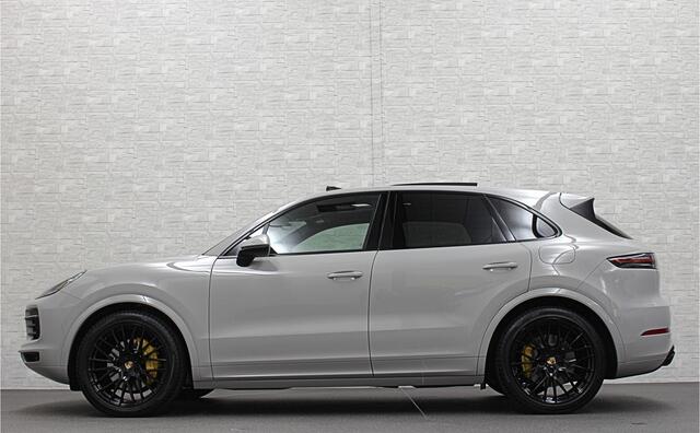 Porsche CAYENNE 3.0 V6 Platinum Edition | Sport Chrono | Luchtvering | Krijtgrijs | 21" Spyder | Panodak |Trekhaak 3500kg | 52dkm! | 6-2022 | Memory | Stuurverw.| Camera | Led | NL-Auto | Nap | Porsche Onderhouden | Bovag.
