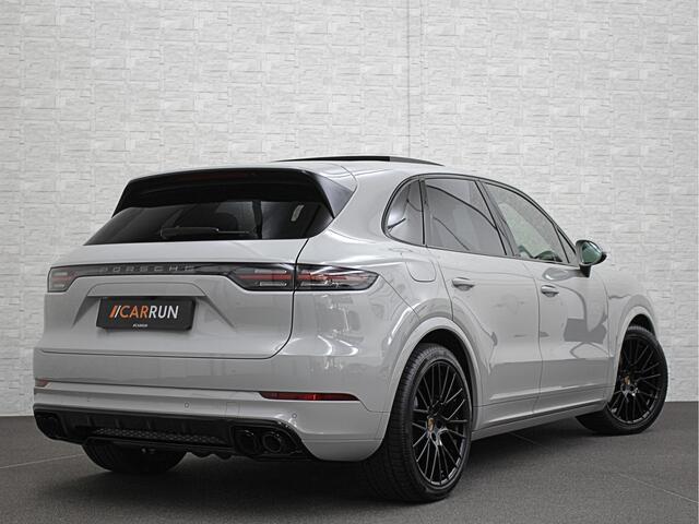 Porsche CAYENNE 3.0 V6 Platinum Edition | Sport Chrono | Luchtvering | Krijtgrijs | 21" Spyder | Panodak |Trekhaak 3500kg | 52dkm! | 6-2022 | Memory | Stuurverw.| Camera | Led | NL-Auto | Nap | Porsche Onderhouden | Bovag.