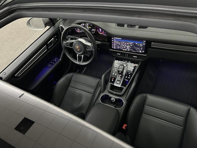 Porsche CAYENNE 3.0 V6 Platinum Edition | Sport Chrono | Luchtvering | Krijtgrijs | 21" Spyder | Panodak |Trekhaak 3500kg | 52dkm! | 6-2022 | Memory | Stuurverw.| Camera | Led | NL-Auto | Nap | Porsche Onderhouden | Bovag.
