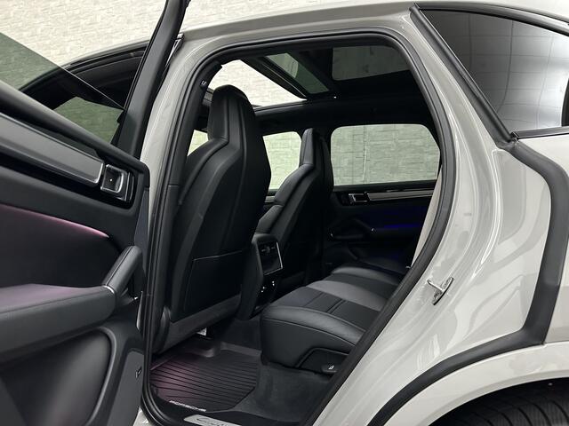 Porsche CAYENNE 3.0 V6 Platinum Edition | Sport Chrono | Luchtvering | Krijtgrijs | 21" Spyder | Panodak |Trekhaak 3500kg | 52dkm! | 6-2022 | Memory | Stuurverw.| Camera | Led | NL-Auto | Nap | Porsche Onderhouden | Bovag.