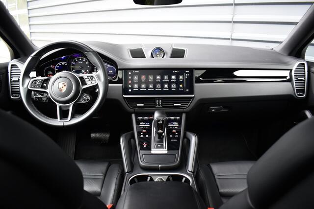 Porsche CAYENNE Coupé 3.0 E-Hybrid 462pk Sport Design | Panoramadak | 22'' Velgen | ACC | Head-Up | Bose | Sportchrono | Leder Dashbord |