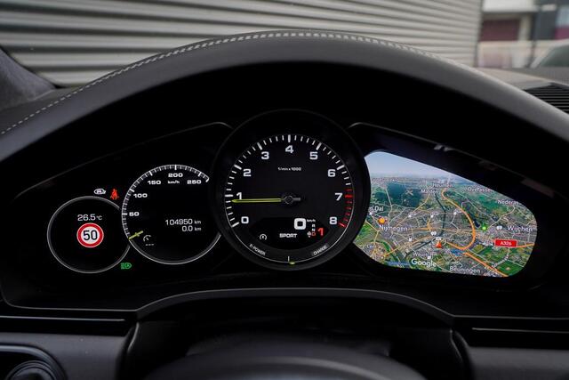Porsche CAYENNE 3.0 E-Hybrid / Pano / 4Wielsturing / InnoDrive / Clanck / Trekhaak / Luchtvering / NL Auto