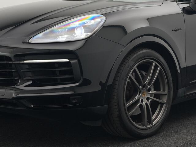 Porsche CAYENNE 3.0 E-Hybrid Plug In Hybrid 462pk Dealer O.H PHEV | Panodak | Luchtvering | 4 Wiel Besturing | PDLS+ | Adaptive Cruise | Sportchrono | Softclose |21"L.M | 14 Weg Lederen Sportstoelen & Memory |