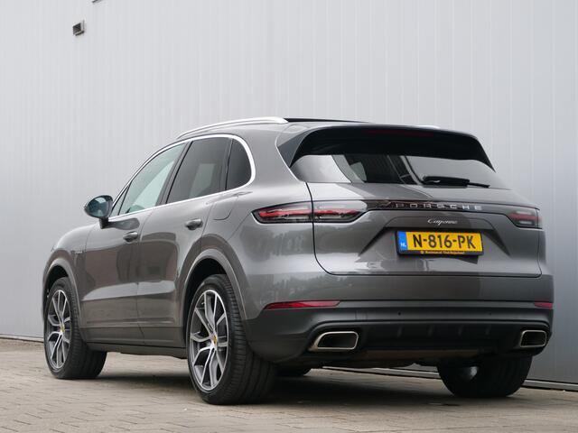 Porsche CAYENNE 3.0 E-Hybrid 340pk Automaat 21 Inch / Panoramadak / Soft-close / Apple Carplay