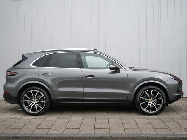 Porsche CAYENNE 3.0 E-Hybrid 340pk Automaat 21 Inch / Panoramadak / Soft-close / Apple Carplay