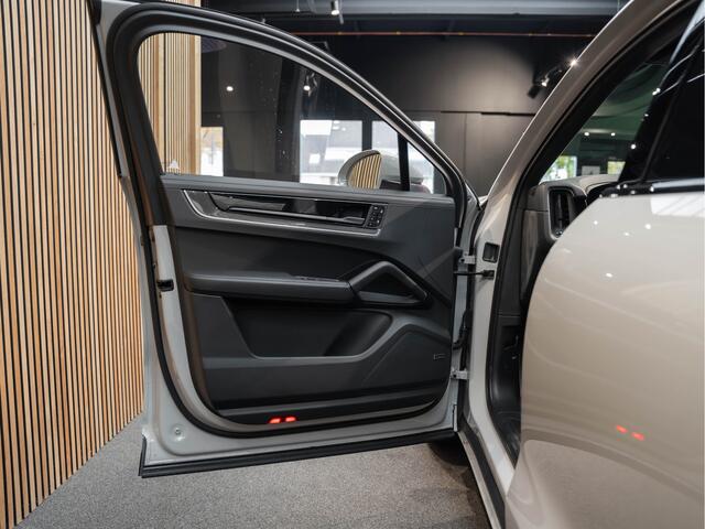 Porsche CAYENNE Coupé E-Hybrid Carbon 3.0 E-Hybrid Pano Bose Innodrive