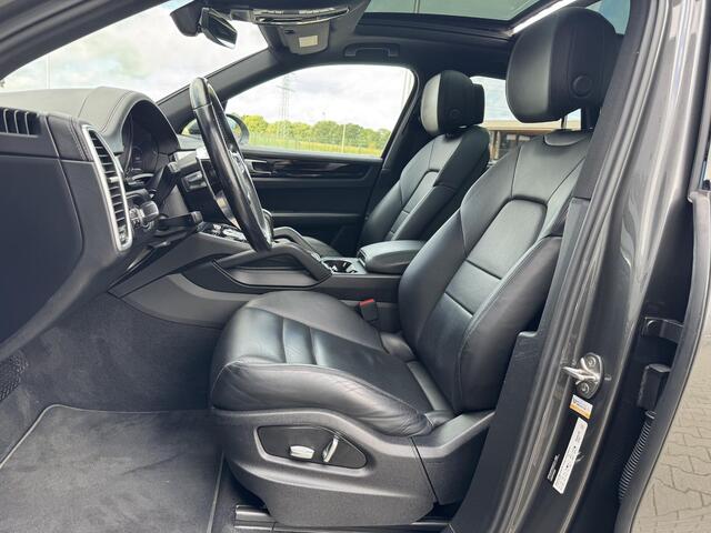 Porsche CAYENNE 3.0 340 PK | Achteras besturing | Pano dak | Trekhaak | Leder dashboard | Luchtvering