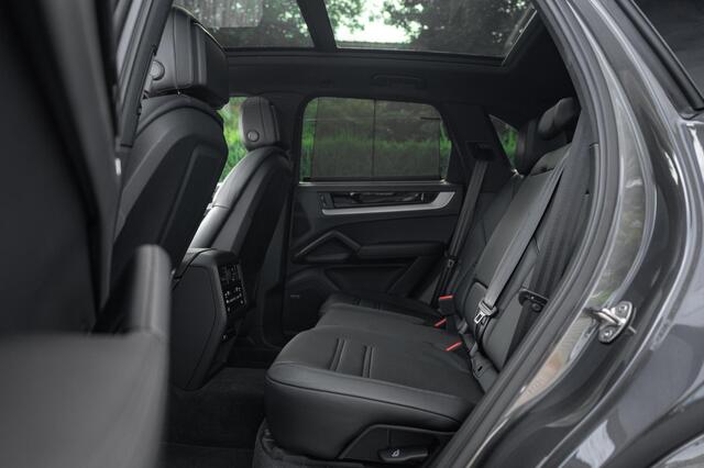 Porsche CAYENNE E-Hybrid 470pk | BOSE | Pano | El. Trekhaak | Luchtv | Achterasbest | 360Gr