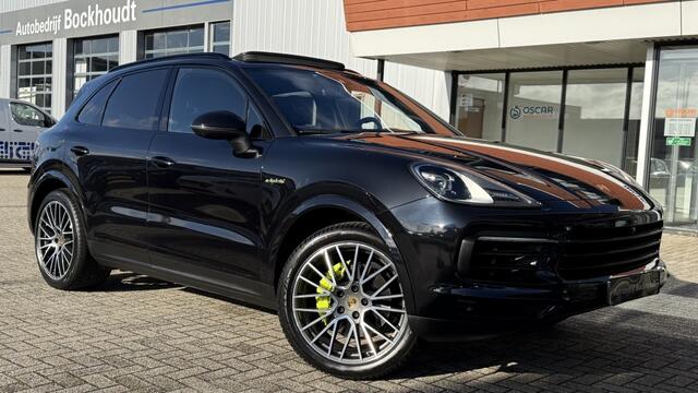 Porsche CAYENNE 3.0 E-Hybrid Pano | Camera | Sport chrono