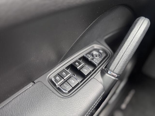 Porsche CAYENNE 3.0 D Platinum Edition | NL auto | Panoramadak | Chrono | Luchtvering | Velgen 21" |