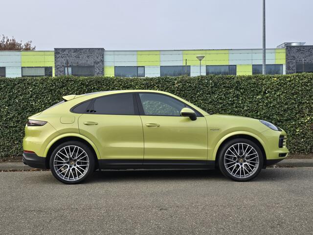 Porsche CAYENNE Coupé 3.0 E-Hybrid 4WD 340 PK PANO SLECHTS 12.212 KM !! LUCHTVERING ADAPTIVE CC 360* CAMERA UNIEKE KLEUR PERIDOT METALLIC AUTOMATISCH INKLAPBARE TREKHAAK STUUR STOEL VERWARMING