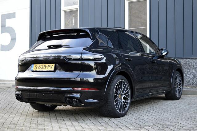 Porsche CAYENNE 3.0 E-Hybrid Rijklaarprijs-Garantie Panoramadak Martrix Leder Bose Sfeer verlichting