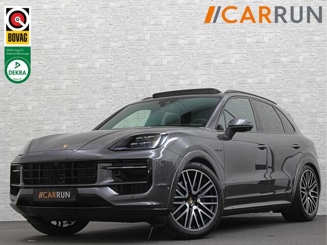 Porsche CAYENNE 3.0 E-Hybrid | 360 Camera | ACC | Sport-Design | Panorama | Soft-Close | Nachtzicht | Stoelventilatie | BOSE | Sport-Chrono | Luchtvering | Trekhaak | Stoelverwarming V+A | Sport-Uitlaat | Matrix-LED | 22'' | Keyless-Entry | Stuurverwarming | Comfortstoe