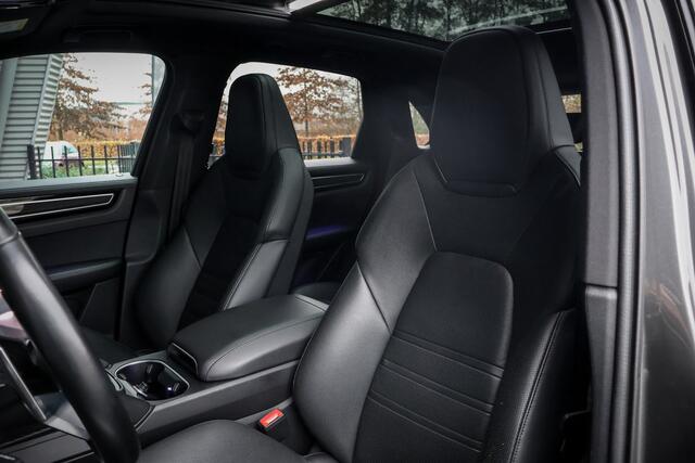 Porsche CAYENNE 3.0 E-Hybrid | NP ¤ 222.577,- | KERAMISCHE REMMEN | 40K TECHART | CLANCK AUDIO | FULL PPF | PASM | PDCC | PCCB | PDLS+ | PANORAMADAK | SOFTCLOSE | ADAPTIVE CRUISE | ACHTERASBESTURING | SPORTUITLAAT | SPORTDESIGN CARBON | STOELKOELING/VERWARMING VOOR & AC