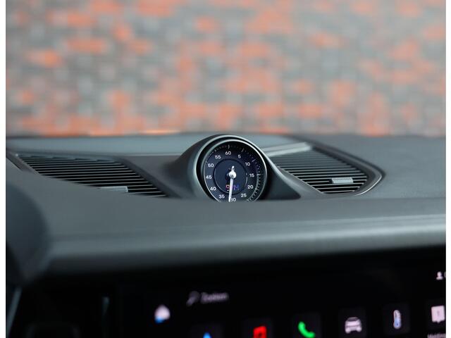 Porsche CAYENNE Coupé 3.0 E-Hybrid | Sport Chrono - Passenger Display
