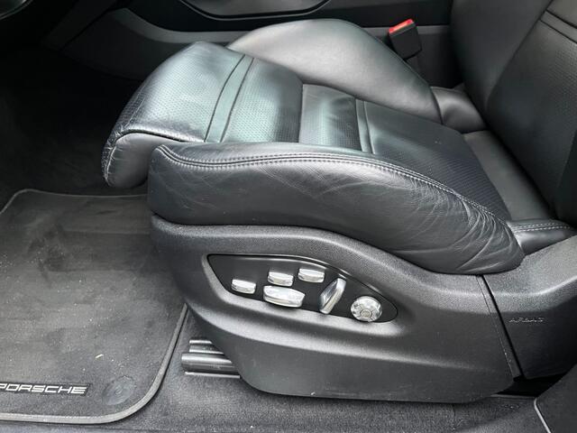 Porsche CAYENNE COUPÃ 3.0 E-HYBRID - ORG. NL. - SPORT CHR. - PANO - 4-WIELST. - 22 INCH