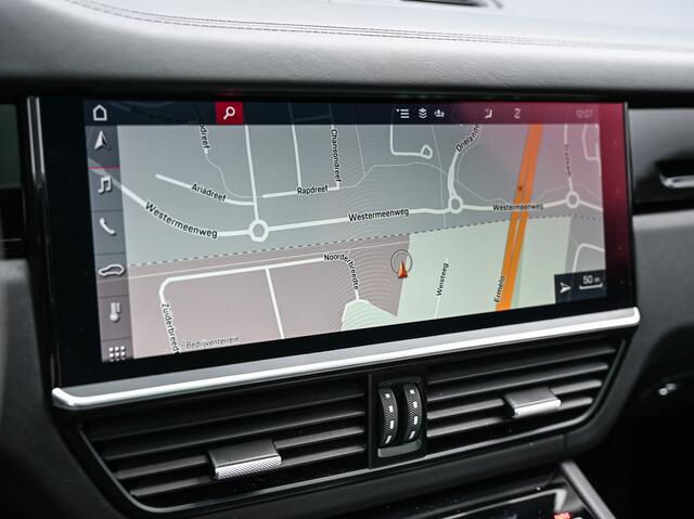 Porsche CAYENNE Coupé 3.0 E-Hybrid · Sport Chrono · NL-auto · Panoramadak · Bose Sound · Keyless · 360 Camera · 4 Wheel steering · Adaptive Cruise · Memory Seats · Nachtzicht assistent · Trekhaak