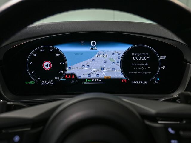 Porsche CAYENNE 3.0 E-Hybrid · Sport chrono · Panorama dak · Adaptive cruise · 360 Camera · Keyless · Luchtvering · Bose sound · Memory seats · Ambiance · Trekhaak