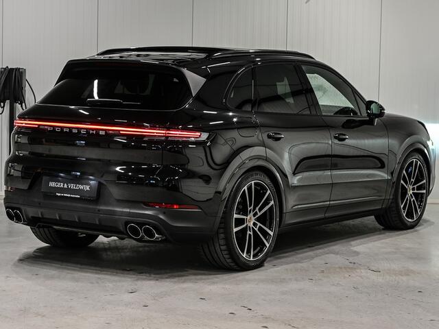 Porsche CAYENNE 3.0 E-Hybrid · Sport chrono · Panorama dak · Adaptive cruise · 360 Camera · Keyless · Luchtvering · Bose sound · Memory seats · Ambiance · Trekhaak
