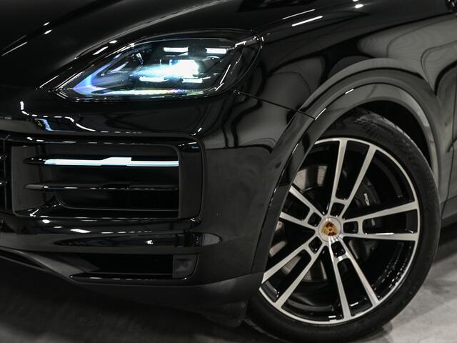 Porsche CAYENNE 3.0 E-Hybrid · Sport chrono · Panorama dak · Adaptive cruise · 360 Camera · Keyless · Luchtvering · Bose sound · Memory seats · Ambiance · Trekhaak