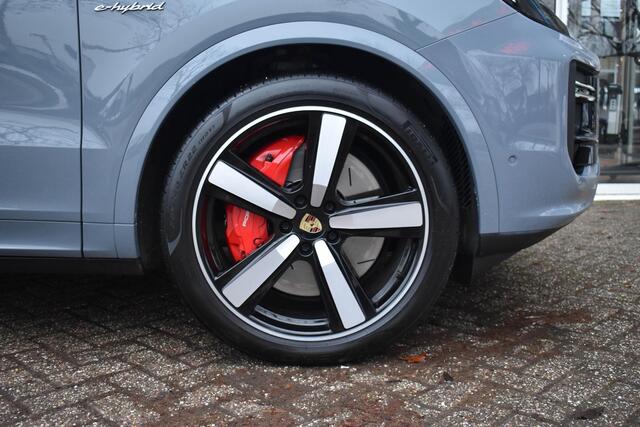 Porsche CAYENNE 4.0 Turbo E-Hybrid Sport Chrono Pano PASM ACC Zitklima Bose Sound
